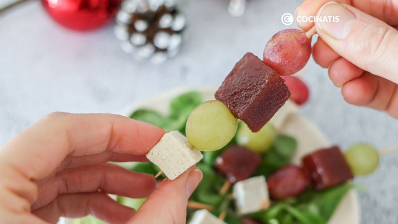 Preparamos los pinchos de uvas, membrillo y tofu ahumado
