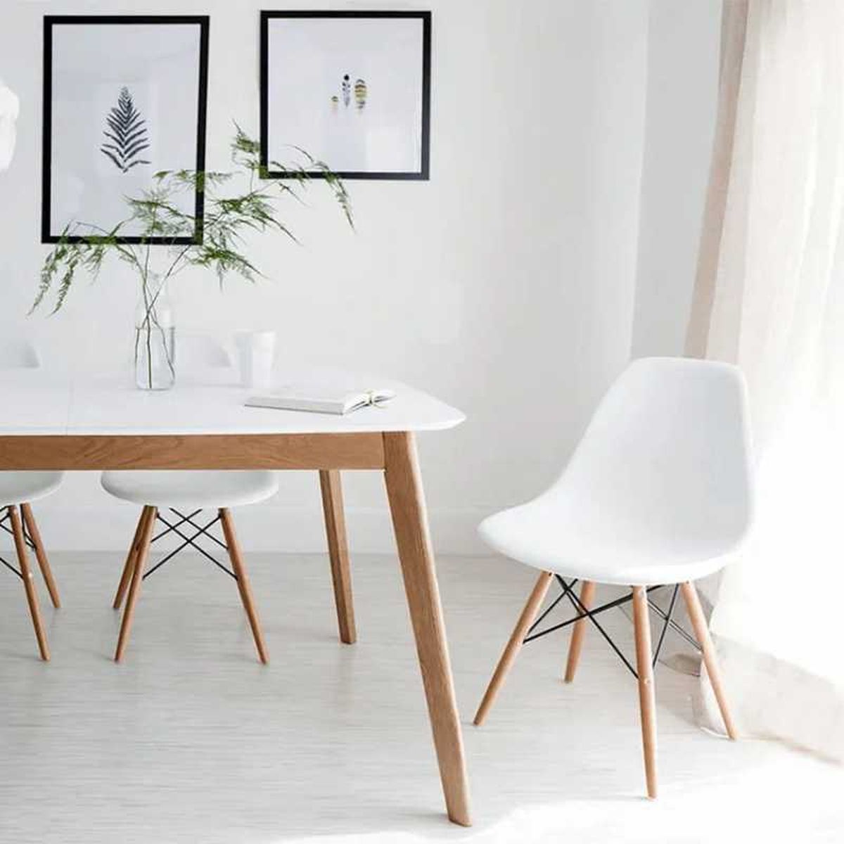 Comedor con sillas tipo Eiffel WeHome.