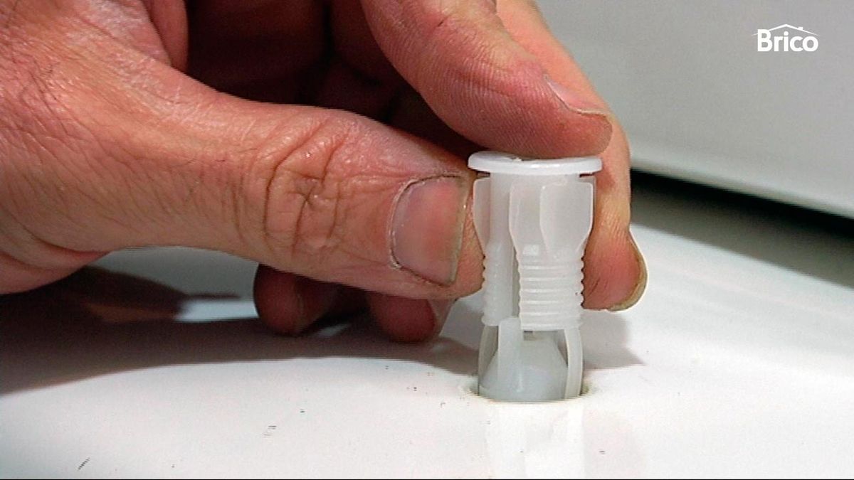 Sustituir bisagras de la tapa del wc paso 7