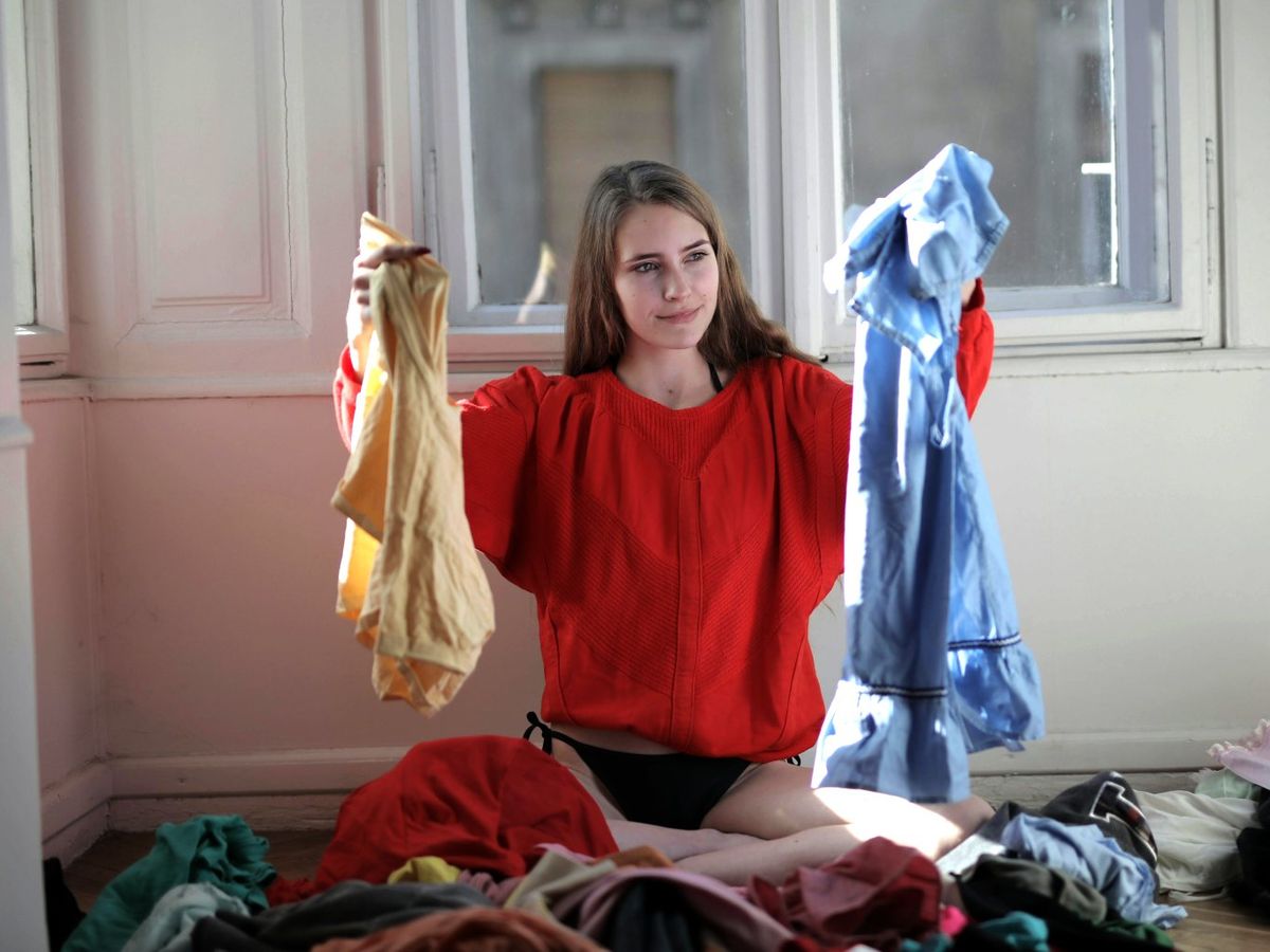 Separar la ropa de color, la blanca y la negra