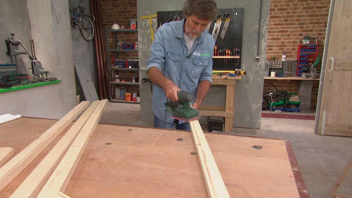 Como hacer un perchero de pie de madera paso 7