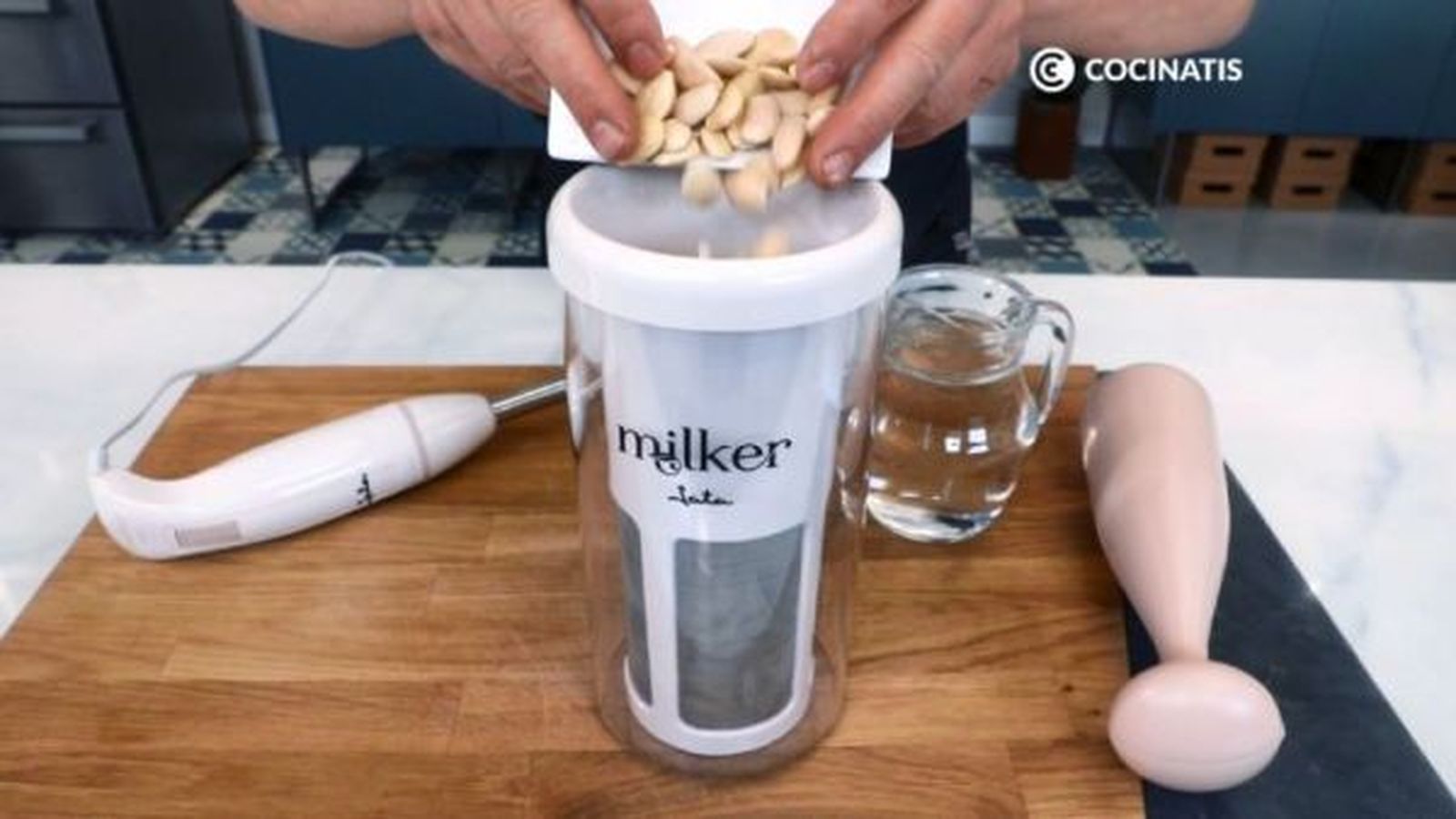 Hacemos la leche de almendras con el Milker de Jata Hacemos la leche de almendras con el Milker de Jata