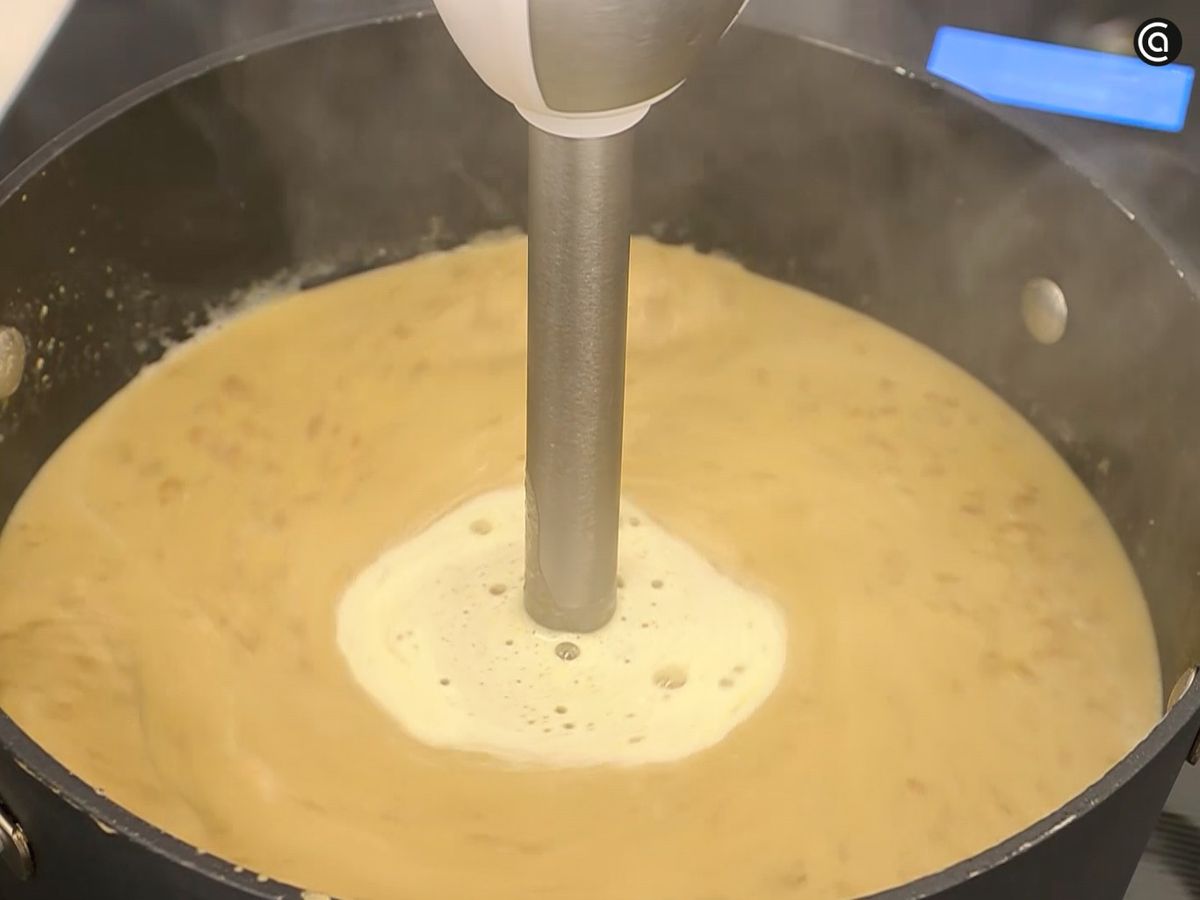 Tritura las lentejas con nata y mantequilla