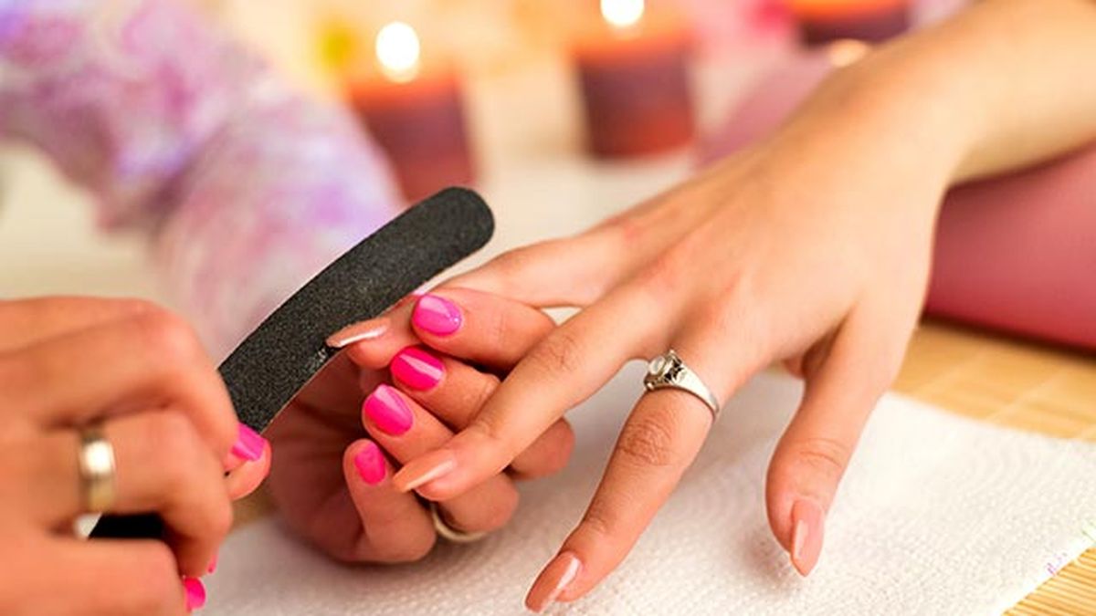 unas acrilicas retocarlas