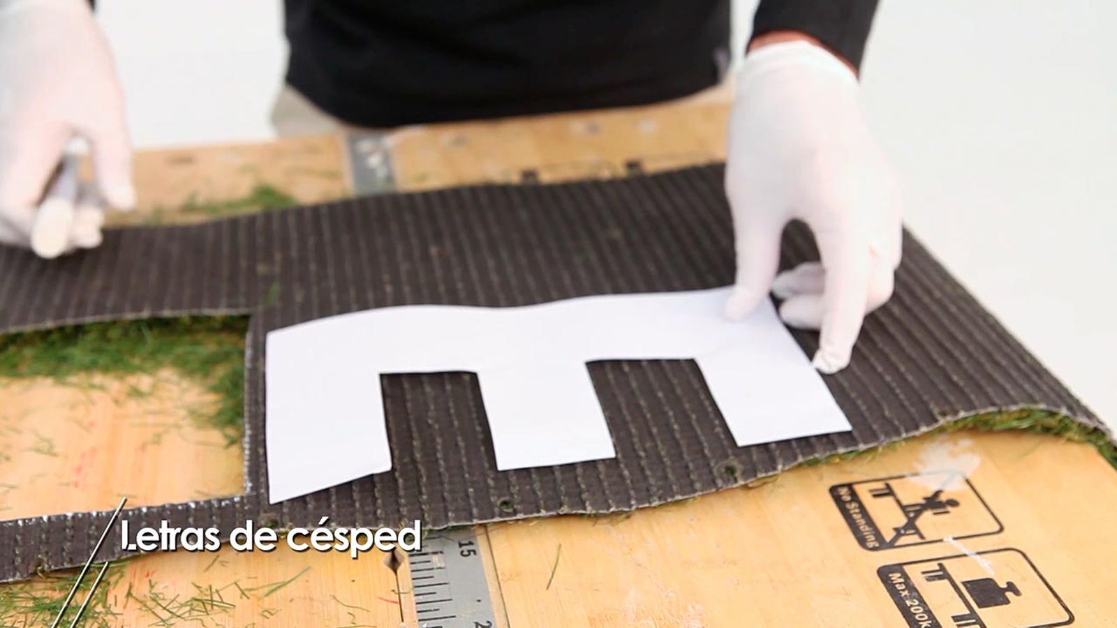 Como hacer letras decorativas con cesped artificial paso 2