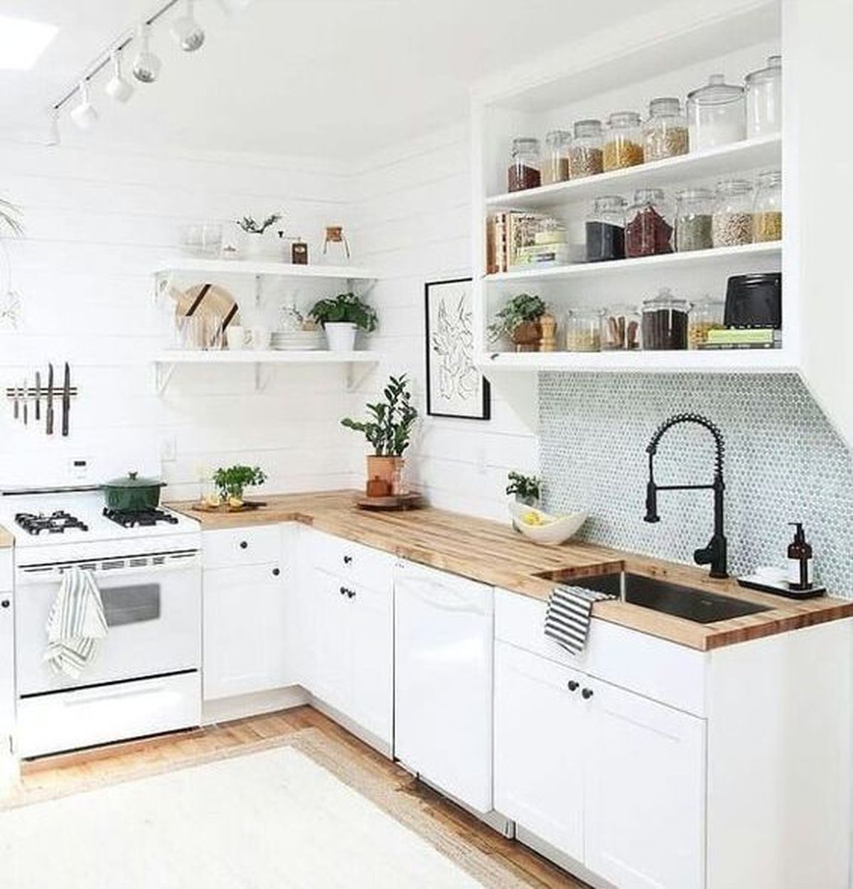 cocina pequena cuadrada estantes abiertos