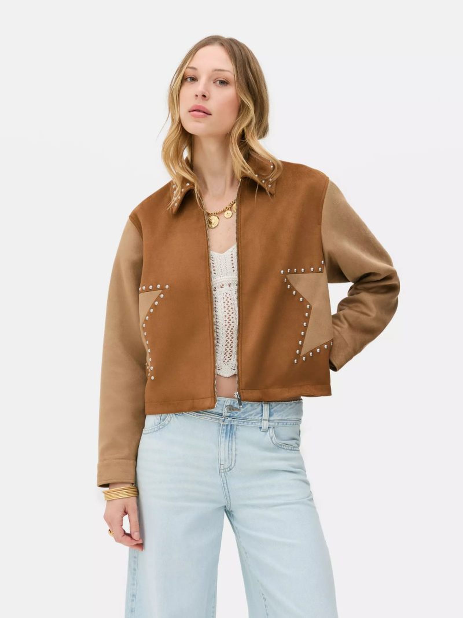 Chaqueta de antelina con estrella y tachuelas de Rita Ora Chaqueta de antelina con estrella y tachuelas de Rita Ora