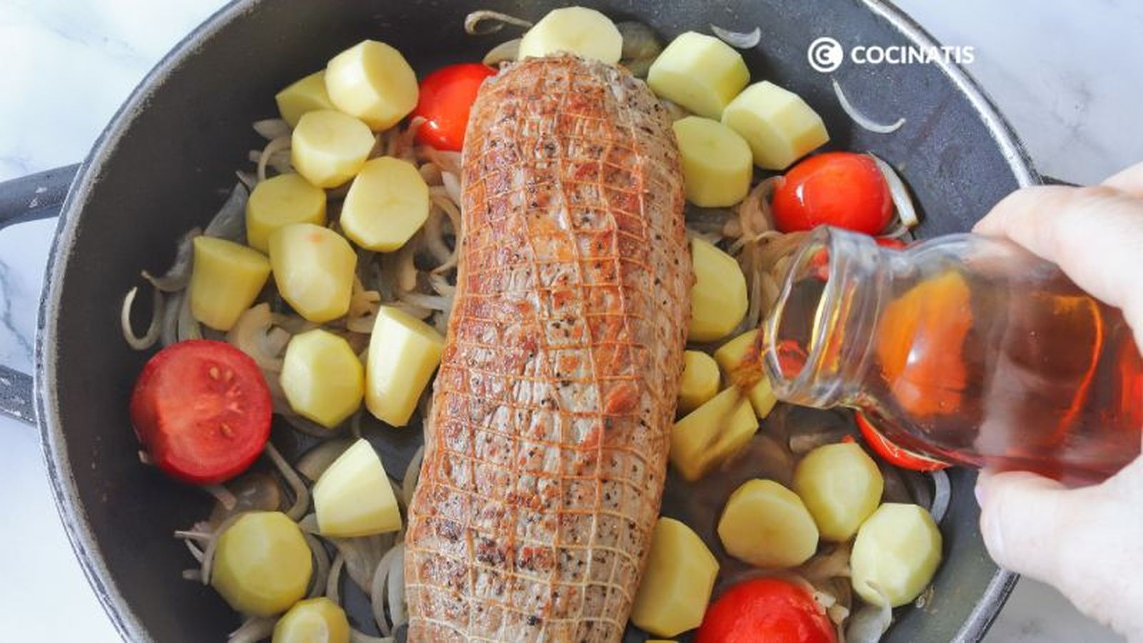Agregamos Brandy al redondo de ternera con patatas Agregamos Brandy al redondo de ternera con patatas
