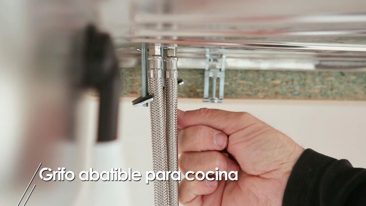 Instalar un grifo abatible de cocina paso 3