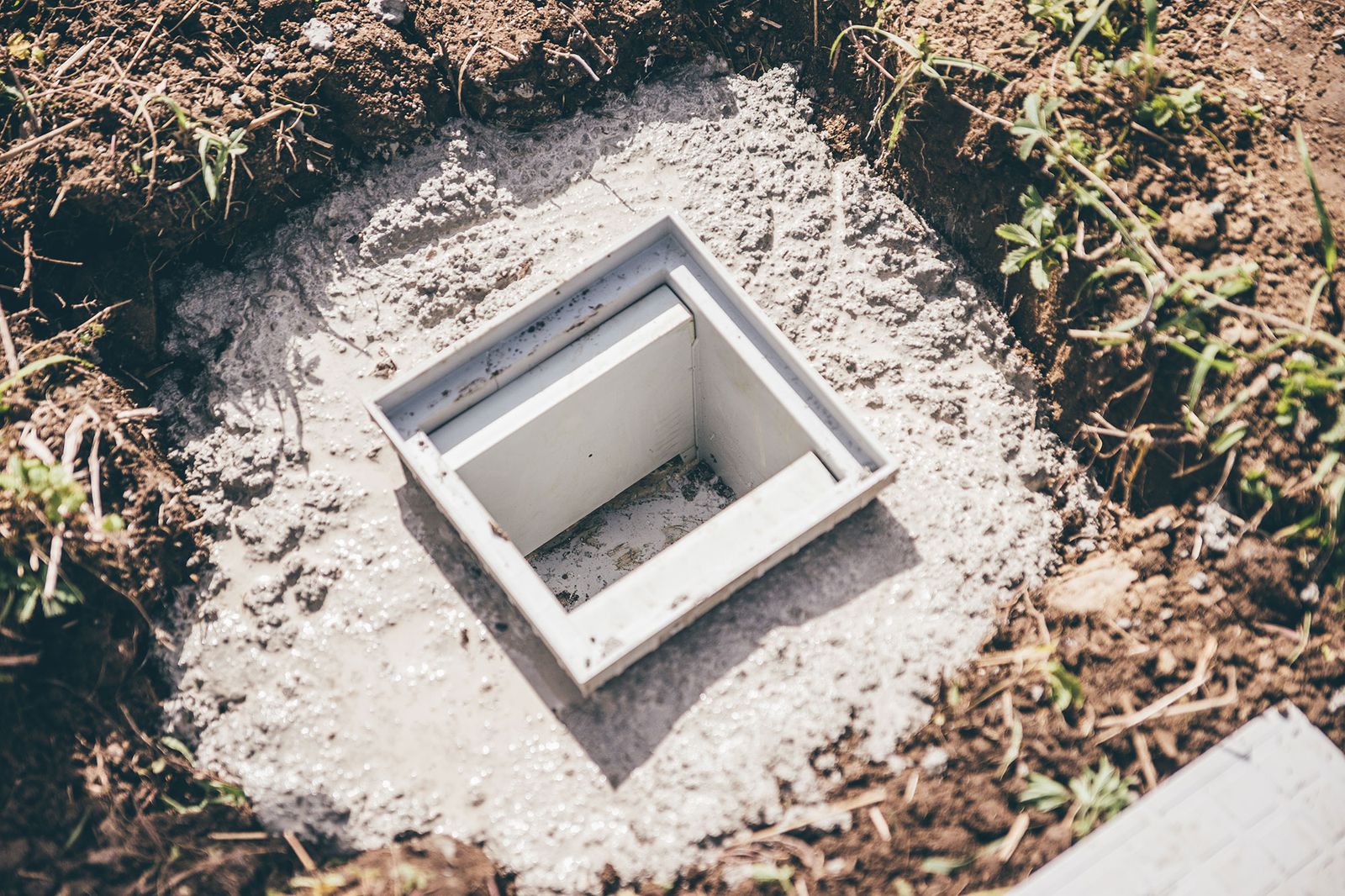 Cómo instalar un desagüe y una arqueta en el jardín paso 8