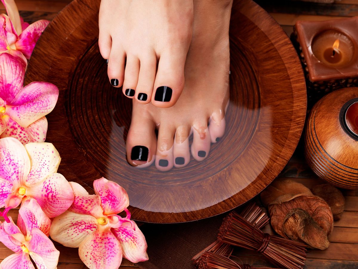 Pedicura en color negro