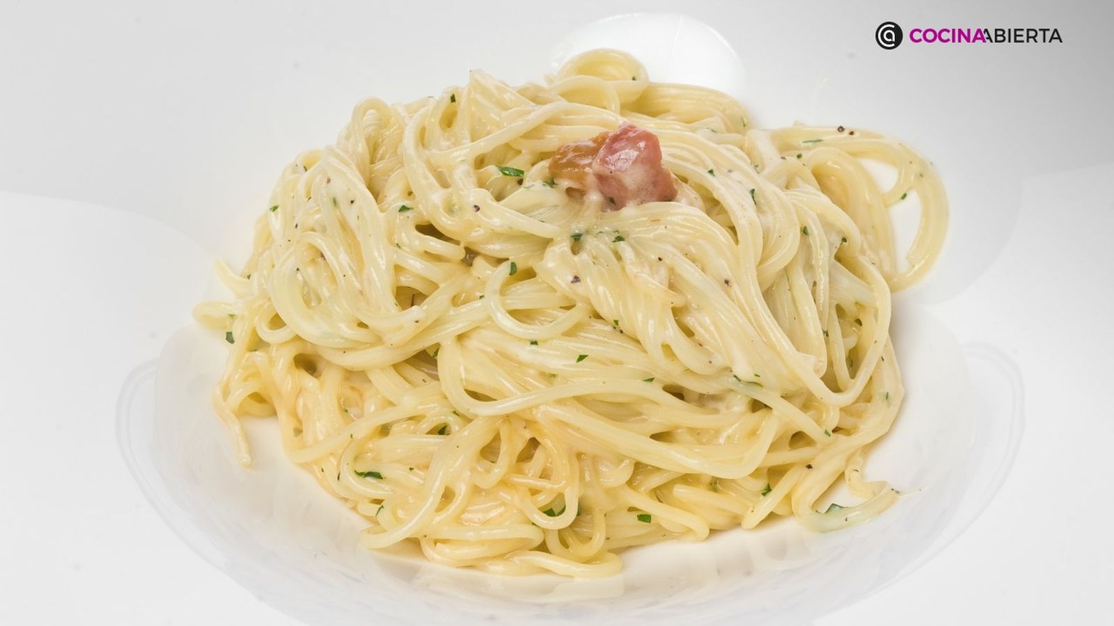Bruno Oteiza te enseña a cocinar unos deliciosos espaguetis con panceta Bruno Oteiza te enseña a cocinar unos deliciosos espaguetis con panceta