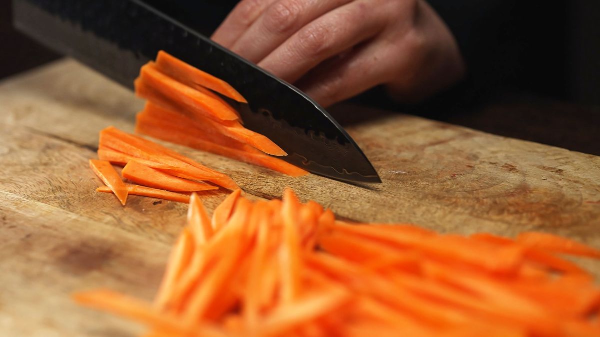 El corte juliana se suele utilizar en salteados de verduras