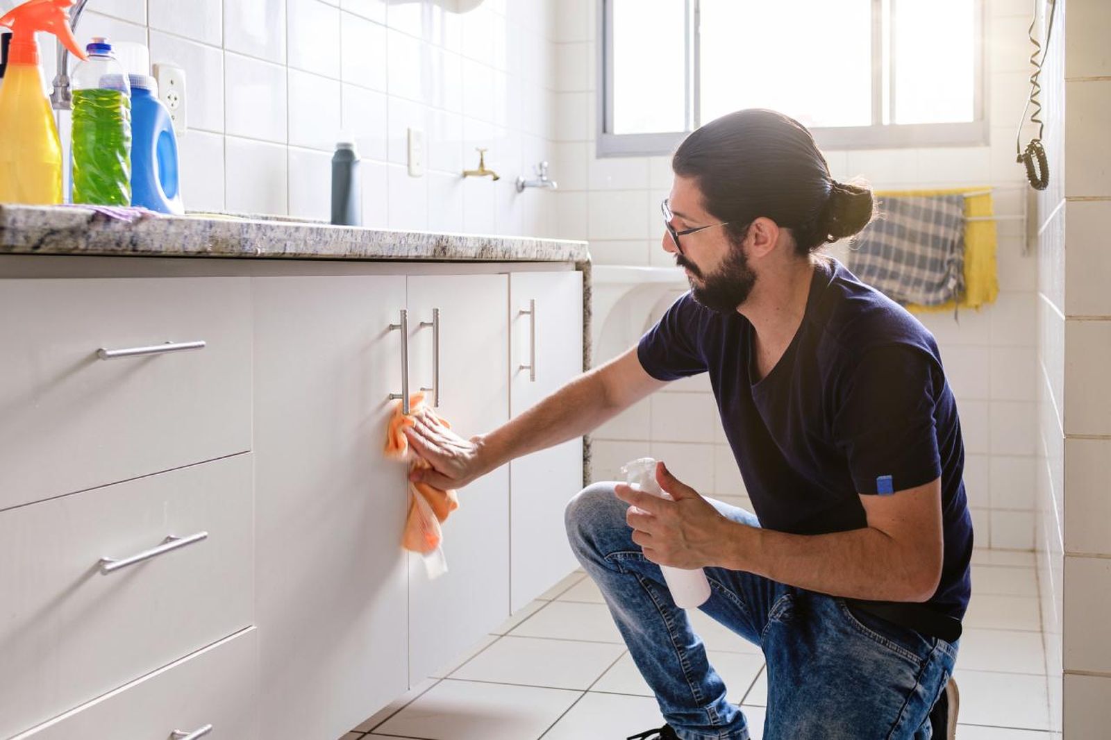 Aprende a limpiar los muebles de tu cocina como un profesional