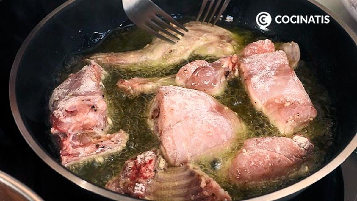 Receta de carne de conejo troceada a la cazadora  paso 5