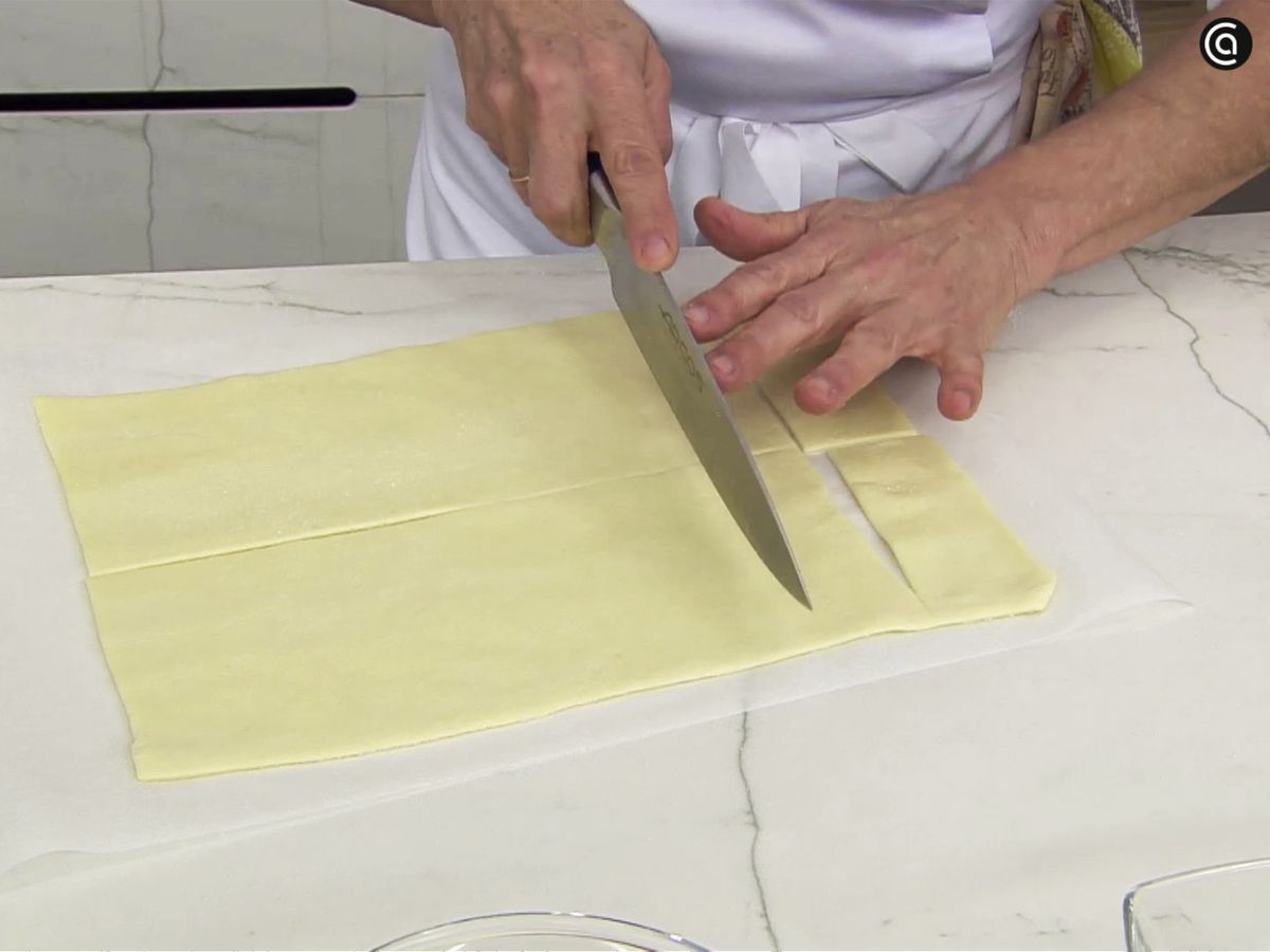 Corta la masa en porciones