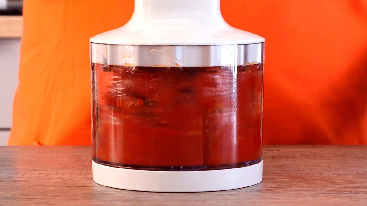 Receta de tosta de pan con mermelada de Pimientos del Piquillo de Lodosa, queso y rúcula  paso 1