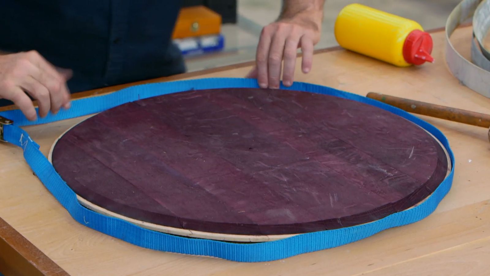Cómo hacer una mesa con una barrica paso 2 Cómo hacer una mesa con una barrica paso 2