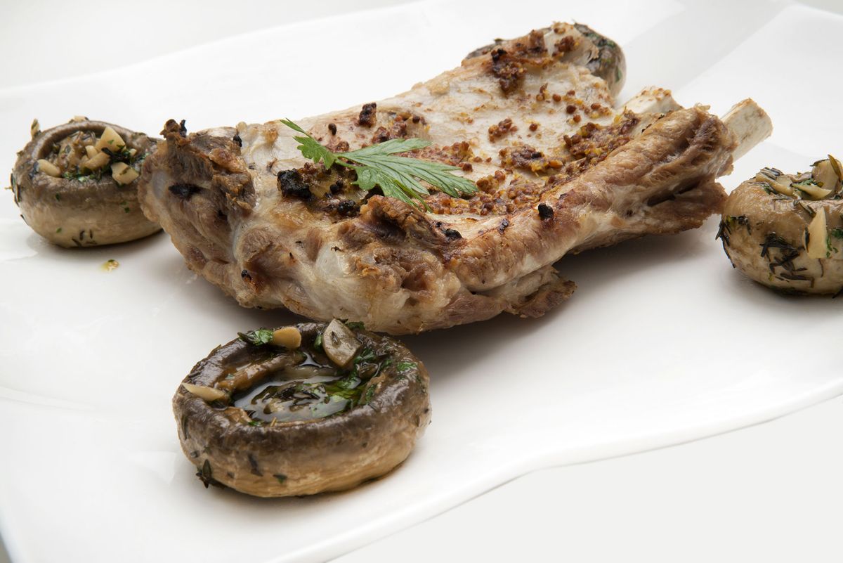 6016  Costilla de cerdo con champinones (1379) xl