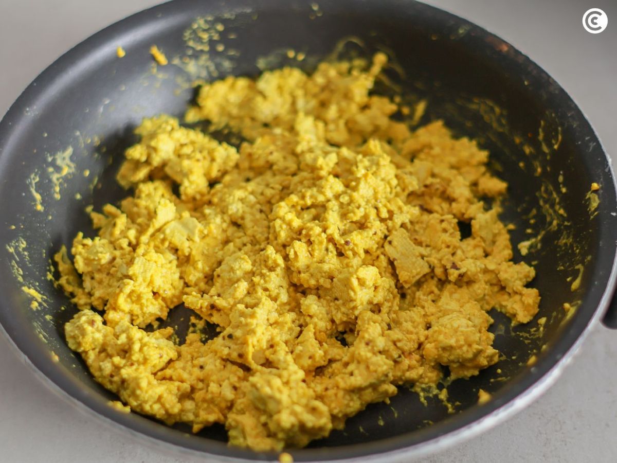 Huevos revueltos veganos con tofu y especias