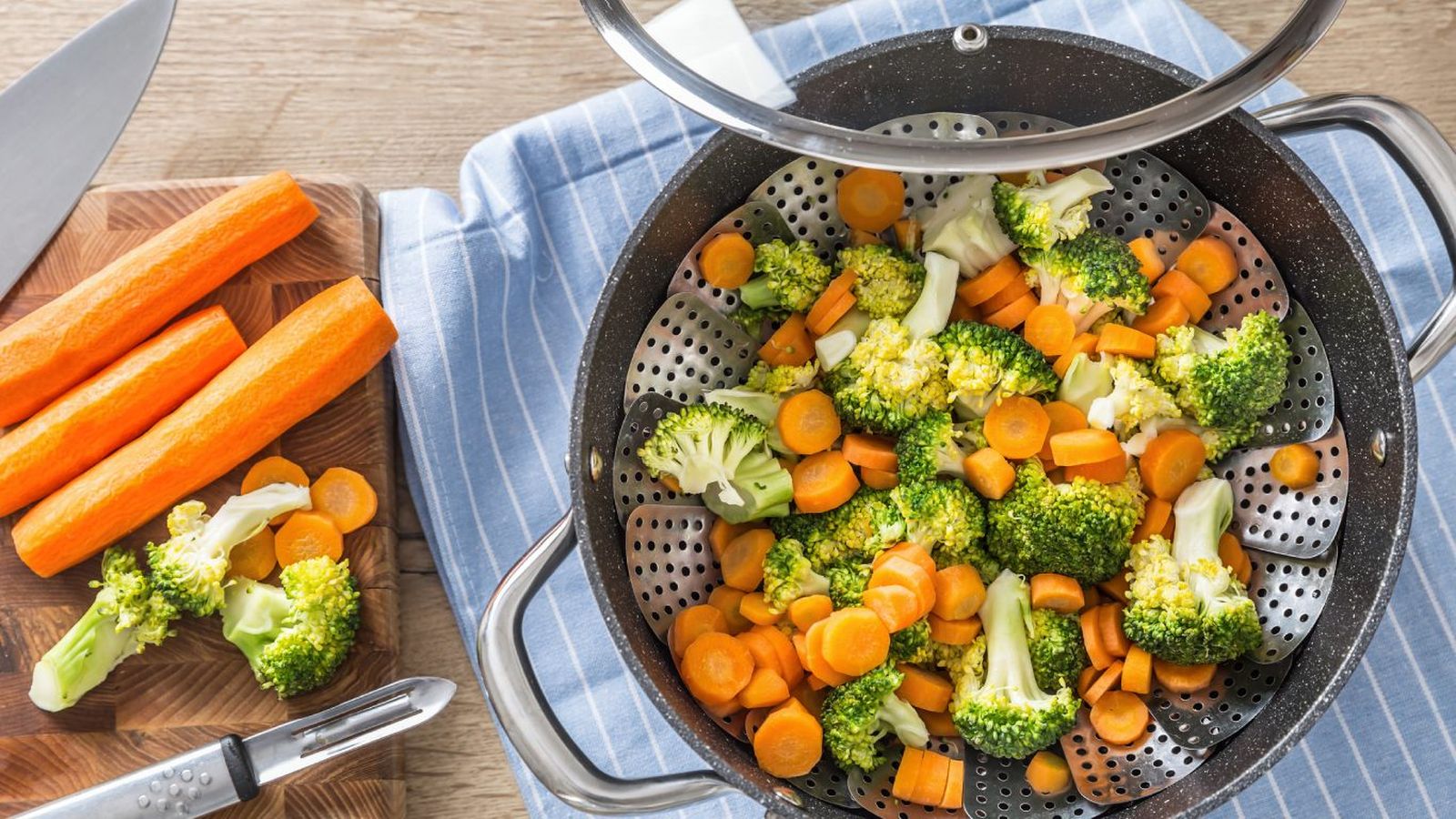 Cómo cocinar al vapor y qué alimentos puedes preparar