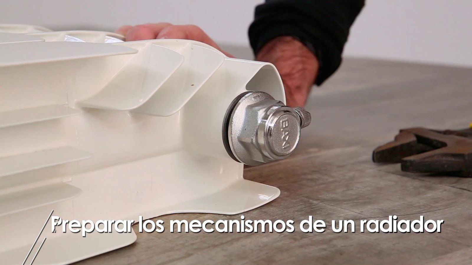 Colocar los mecanismos de un radiador paso 11 Colocar los mecanismos de un radiador paso 11