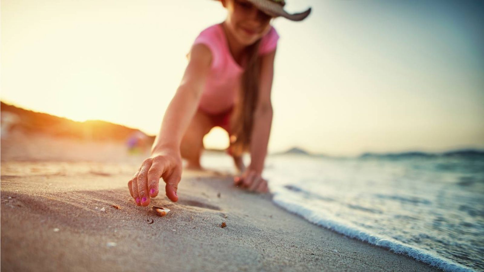 Coger conchas de la playa es una acción sujeta a normativa en España.