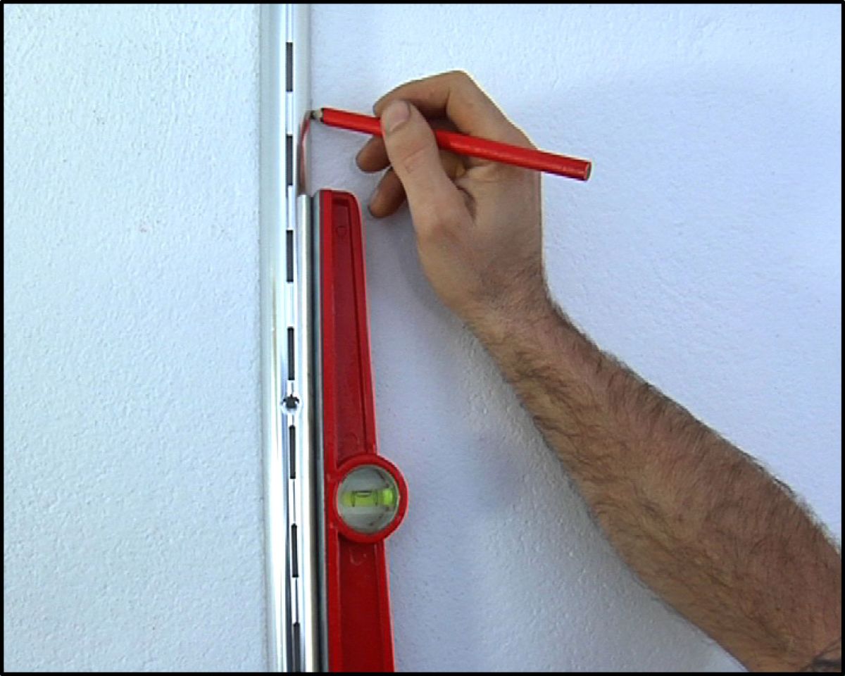 Arreglar baldas de estantería metálica paso 4