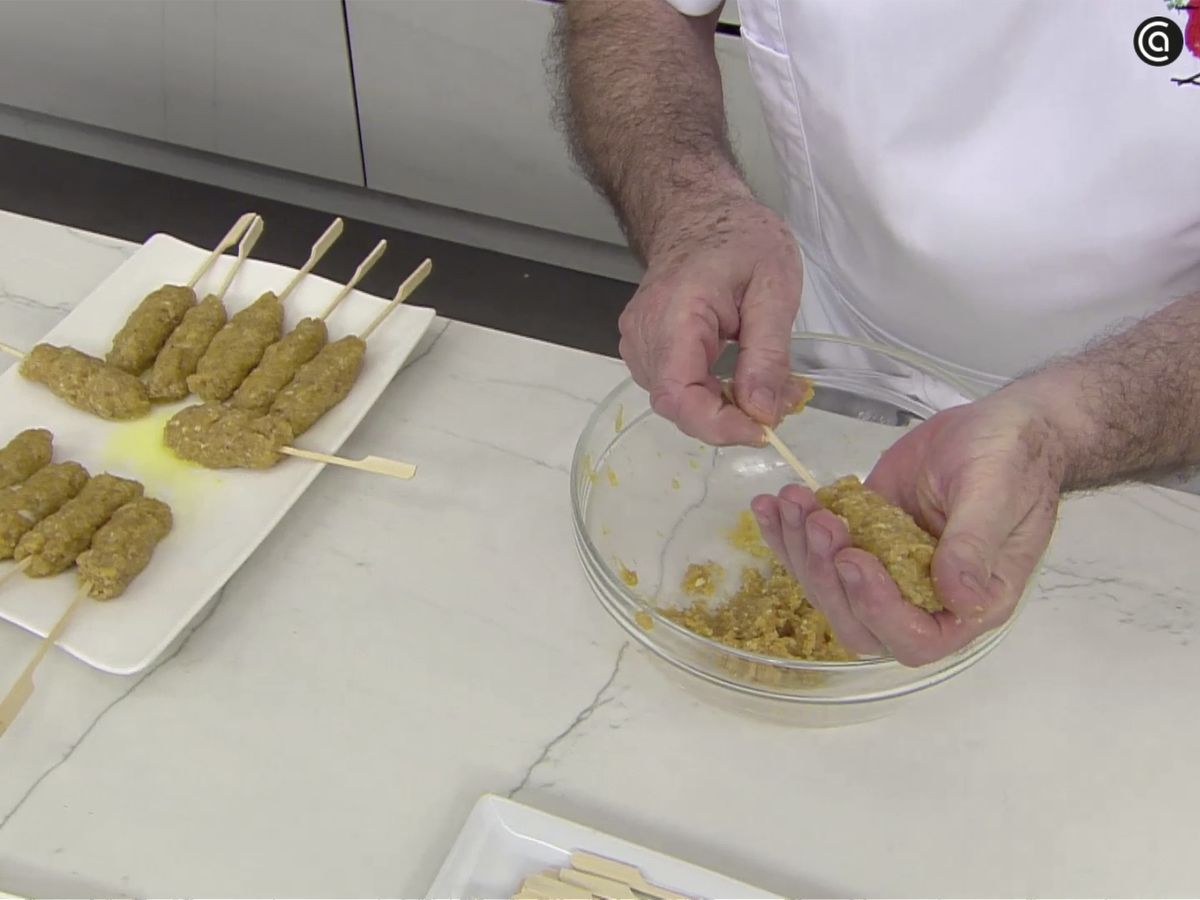 Dales forma a las brochetas