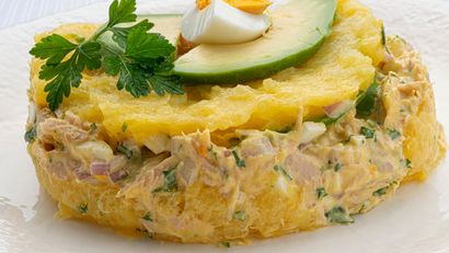 Causa limeña de atún y aguacate de Karlos Arguiñano