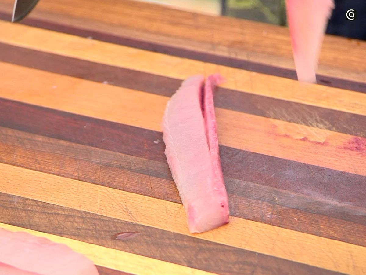 Corta el verdel en bastones