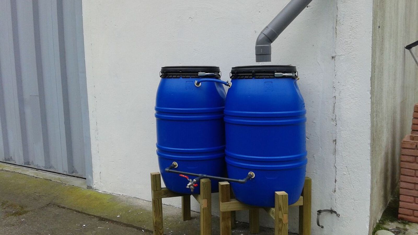 Instalación de depósitos para recoger agua de lluvia
