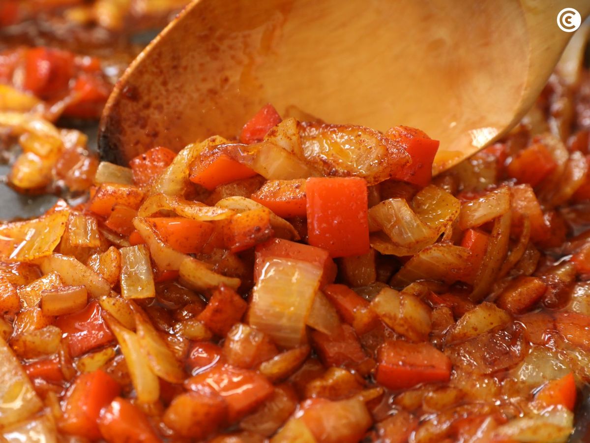 Sofrito para garbanzos con langostinos