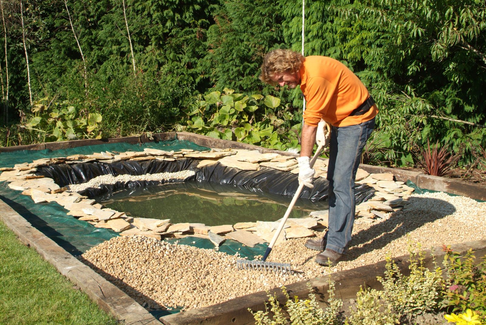 Cómo hacer un estanque para el jardín paso 9 Cómo hacer un estanque para el jardín paso 9