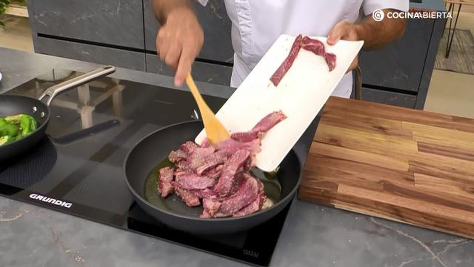 KARL7204 Entrecula ternera salsa melocoton pimientos paso 4 KARL7204 Entrecula ternera salsa melocoton pimientos paso 4