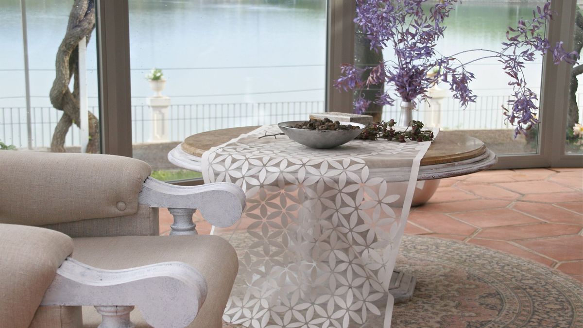 Las cortinas de encaje son el material perfecto para crear piezas decorativas únicas