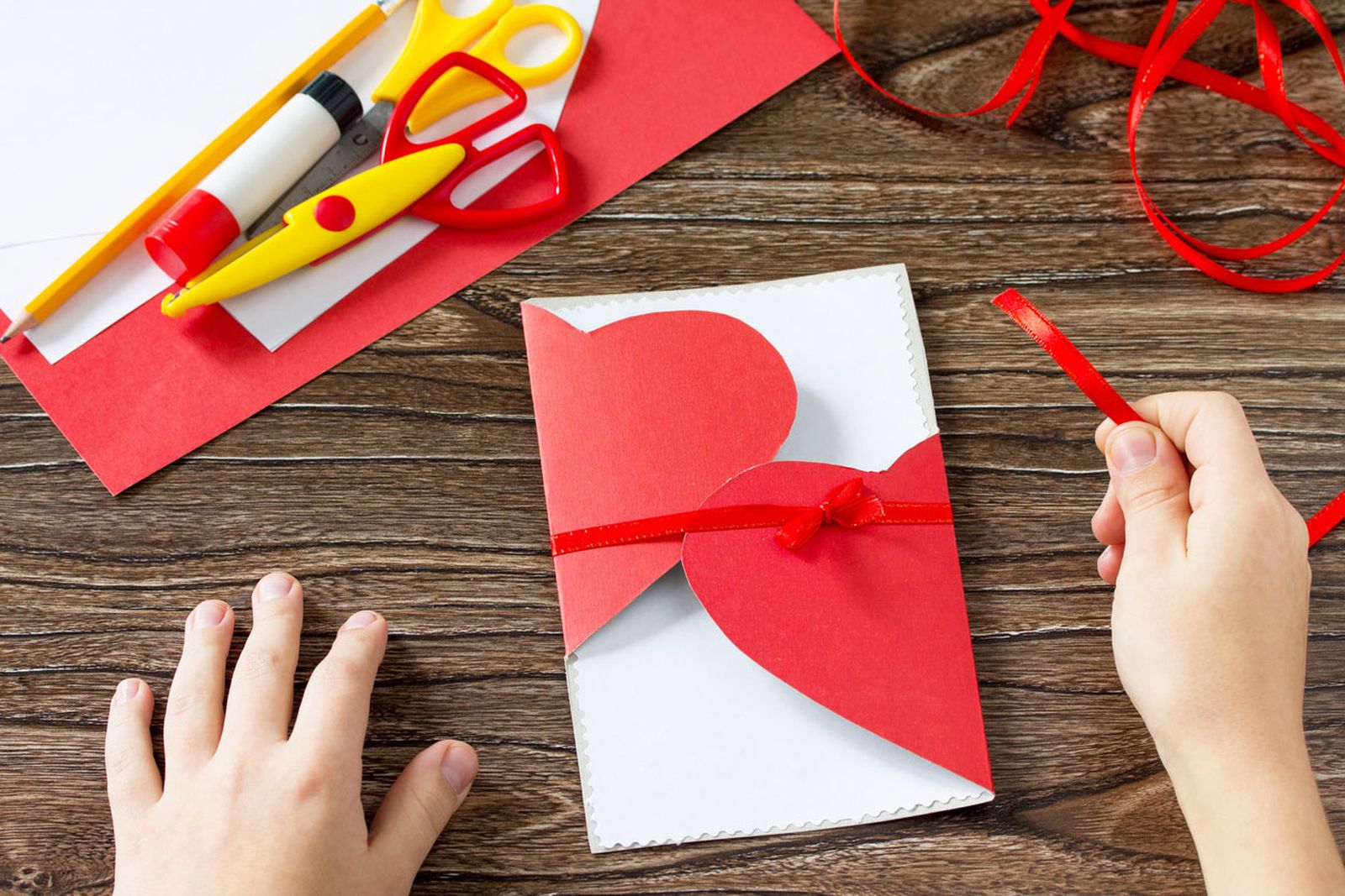 tarjeta san valentin niños corazones entrelazados paso 3 tarjeta san valentin niños corazones entrelazados paso 3