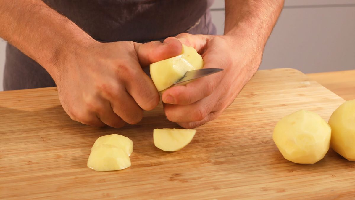 Receta guiso de níscalos con patatas  paso 1