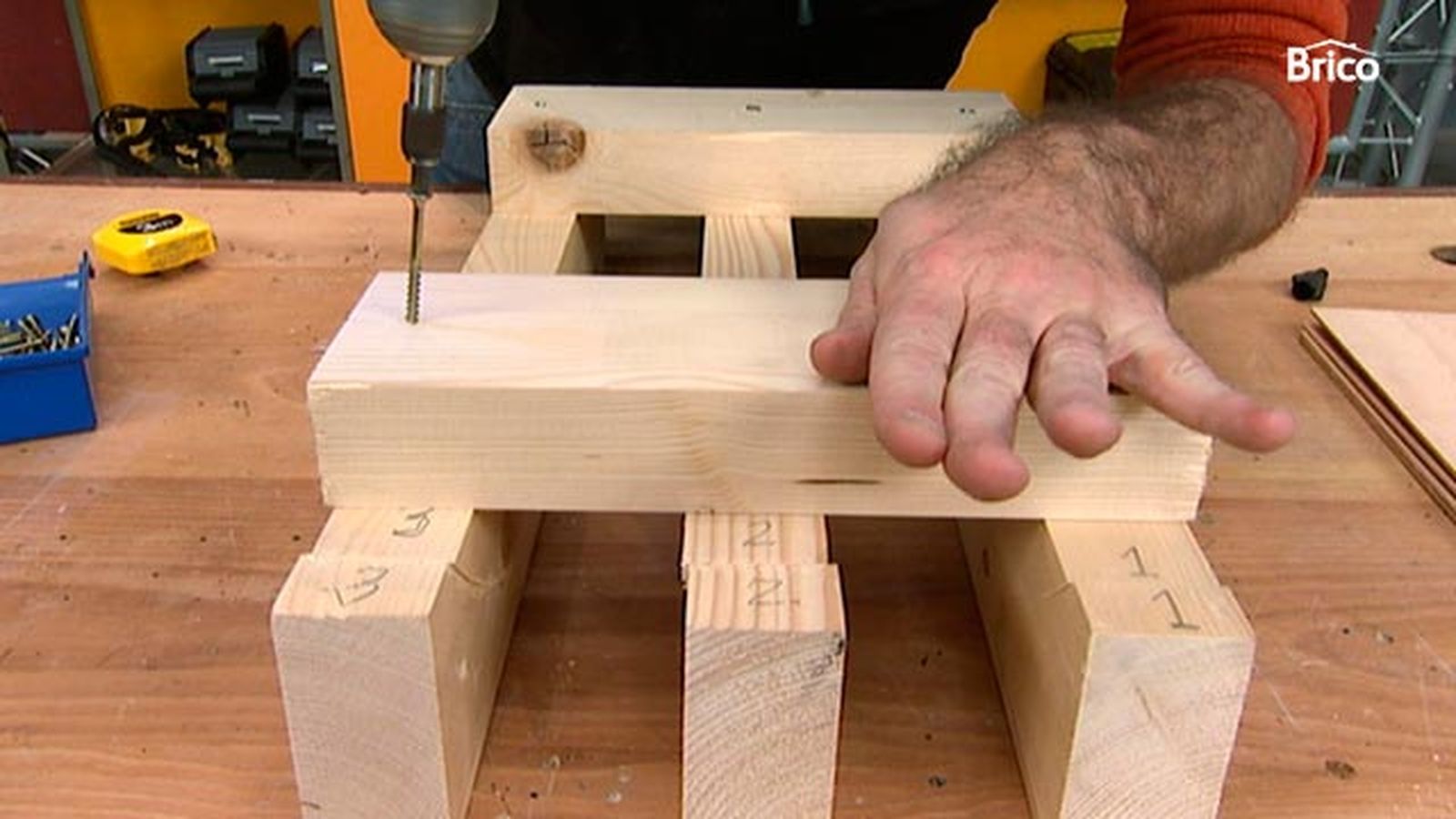 Cómo reparar una silla de madera Paso 5 Cómo reparar una silla de madera Paso 5