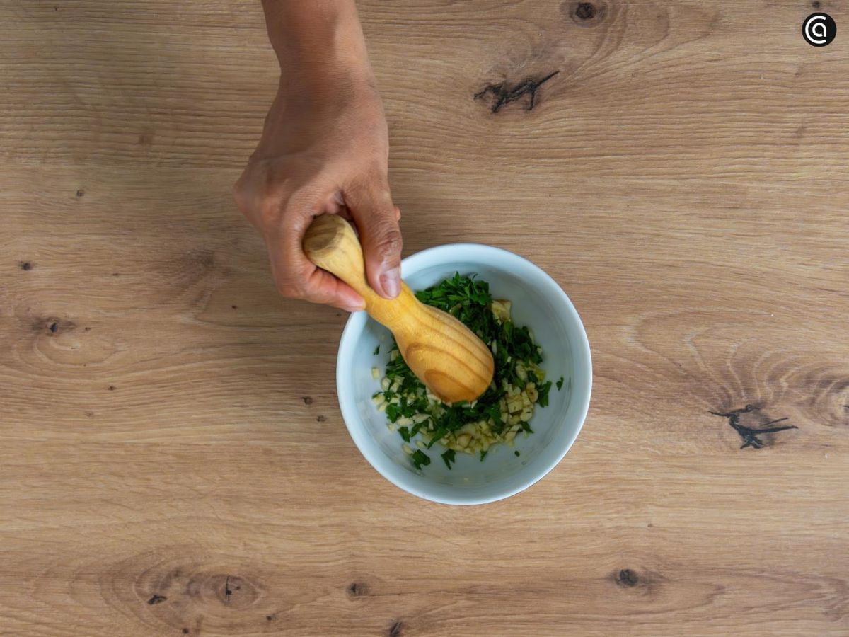 Mezcla ajo, perejil, aceite y limón