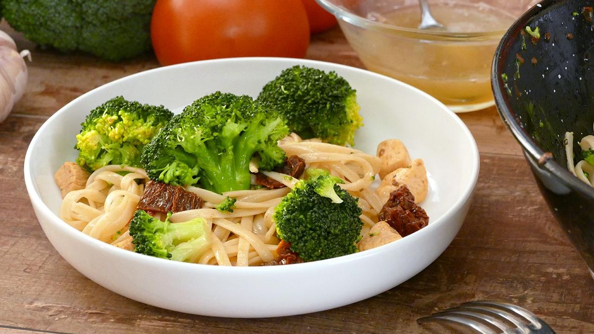 Receta de tallarines con brócoli y pollo