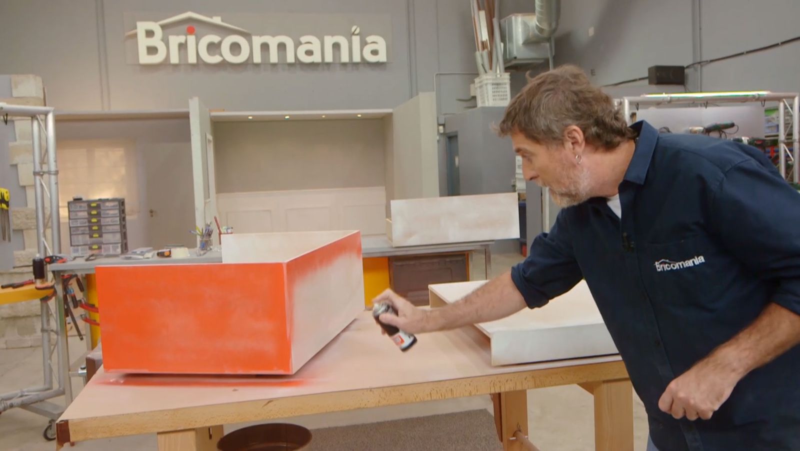 Cómo hacer un zapatero con forma de caja de zapatillas paso 10 Cómo hacer un zapatero con forma de caja de zapatillas paso 10
