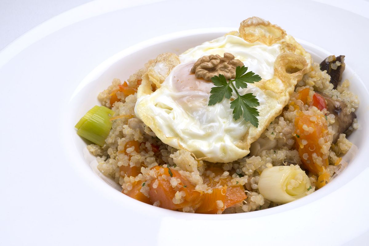 5692 1 Quinoa con verduras y huevo frito (1077) xl