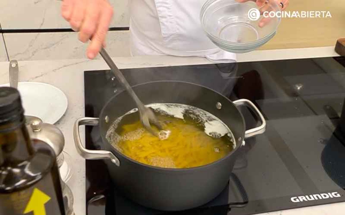 Cuece los macarrones