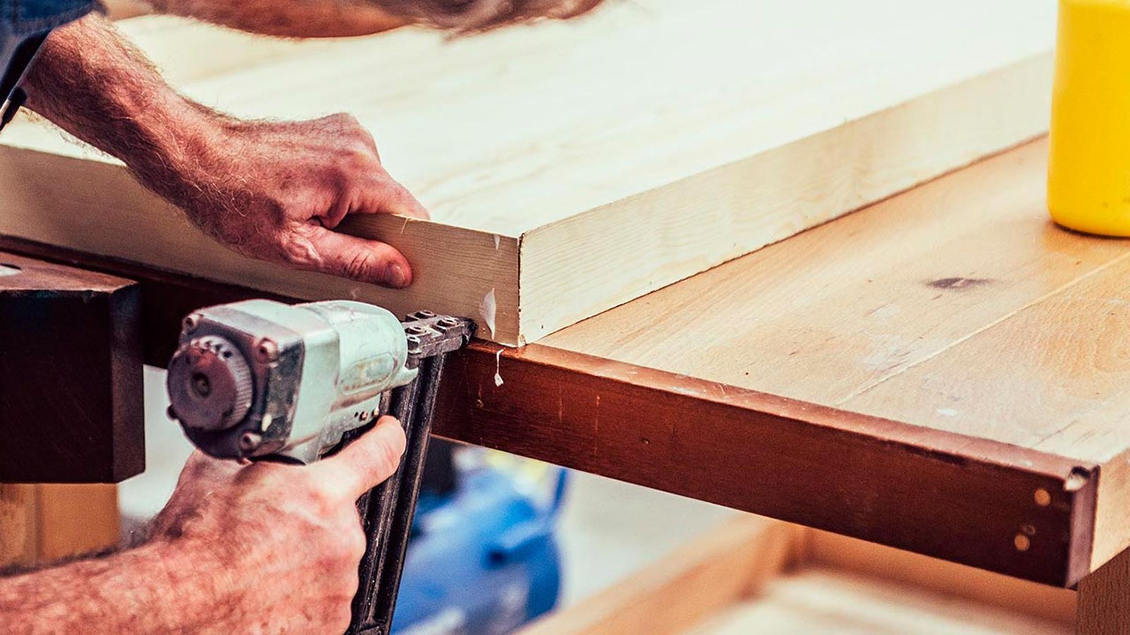Cómo hacer una mesa escritorio de madera paso 2 Cómo hacer una mesa escritorio de madera paso 2