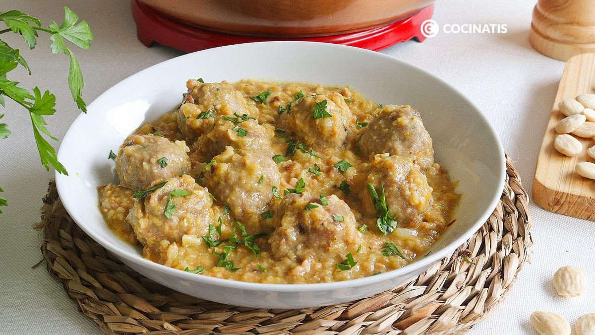 Albóndigas en salsa de almendras