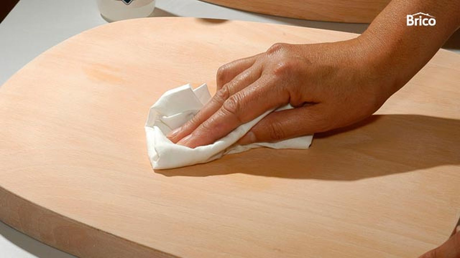 Esmaltar silla de cocina deteriorada paso 3 Esmaltar silla de cocina deteriorada paso 3