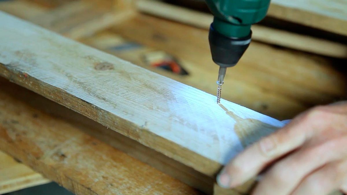 brico 956 huerto aromaticas palets paso3