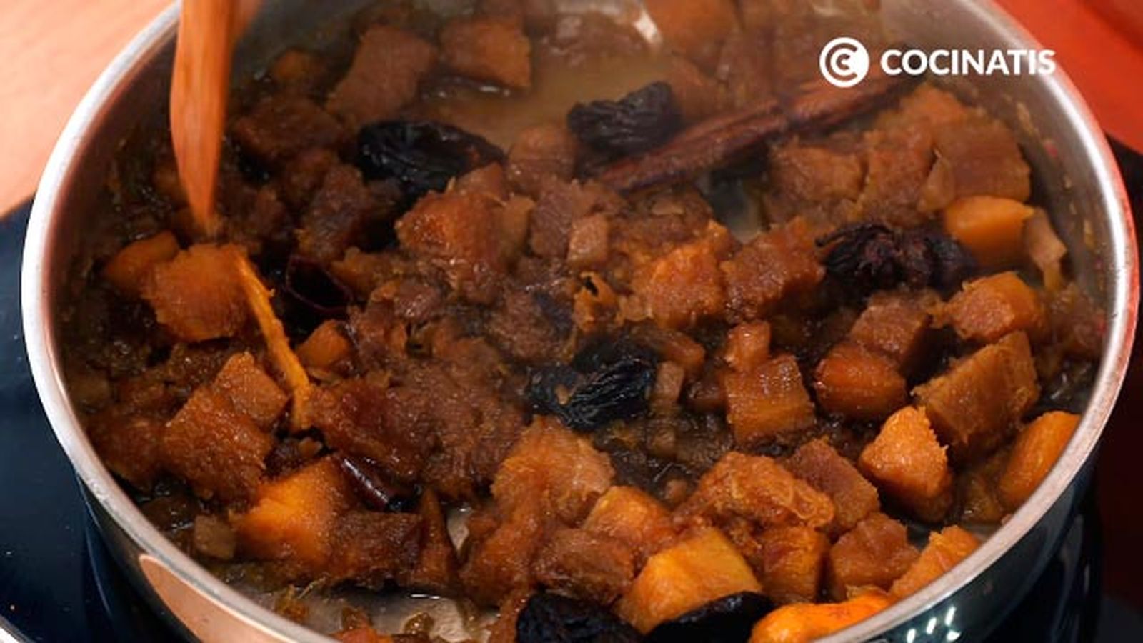 Añade las ciruelas pasas Receta de chutney de calabaza paso 3
