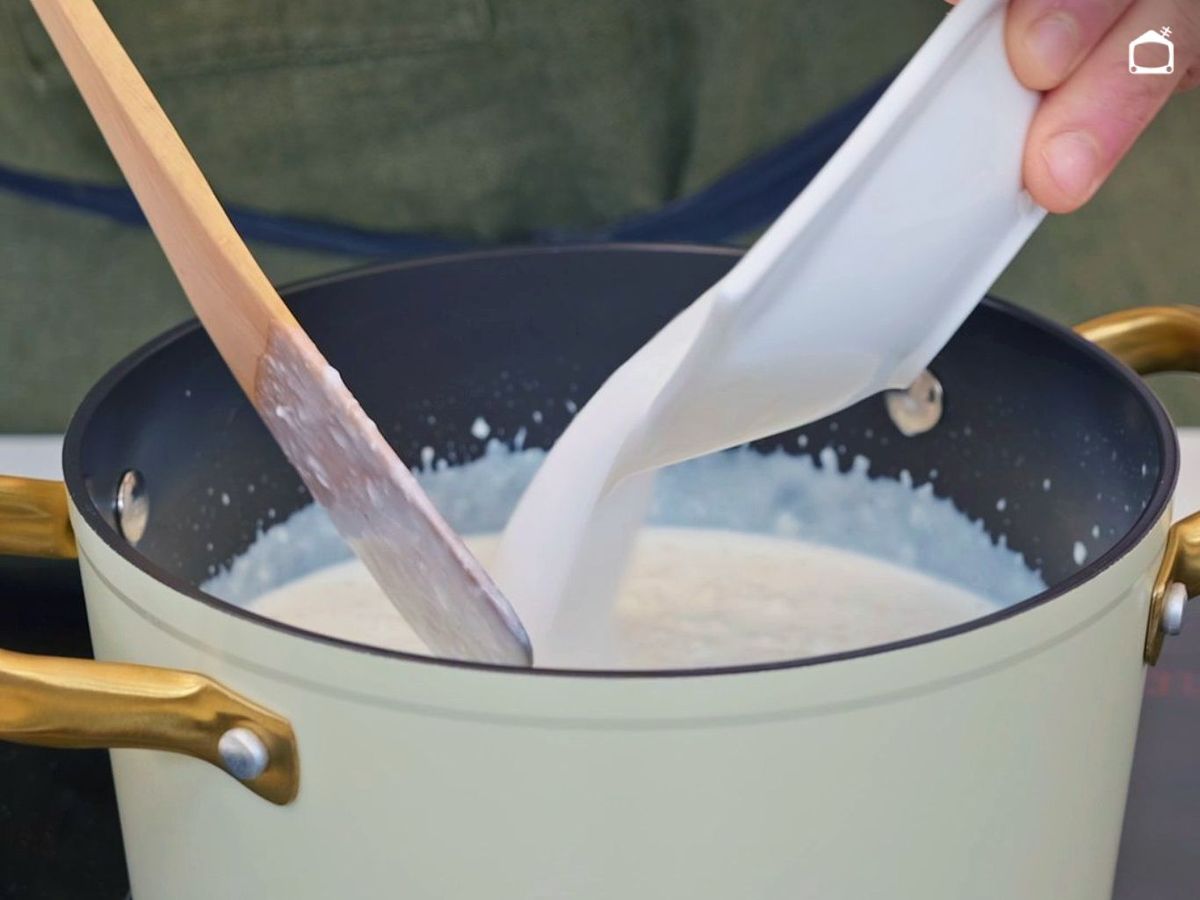 Agregar el azúcar al arroz con leche